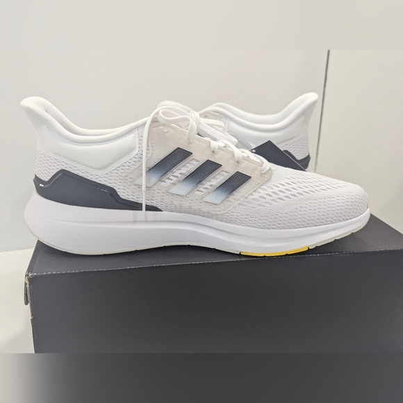 New Adidas White Black Running Shoes Men's 11 EQ21 RUN Running Sneaker Gym Comfy - Picture 2 of 11